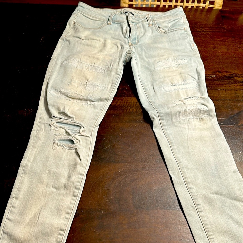 American eagle very light blue jeans